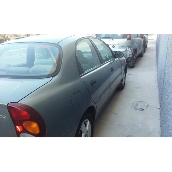 daewoo lanos del año 2001