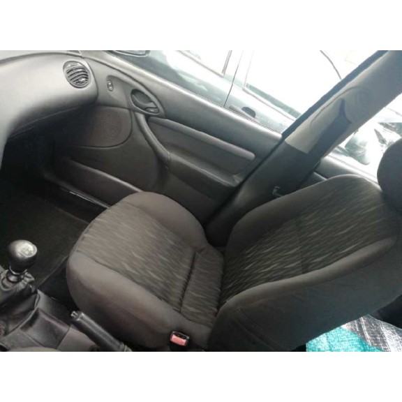 ford focus berlina (cak) del año 2003