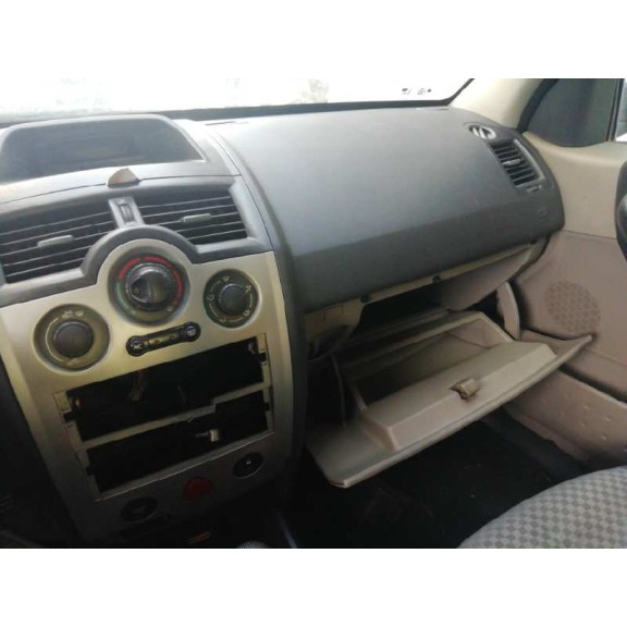 renault megane ii classic berlina del año 2003