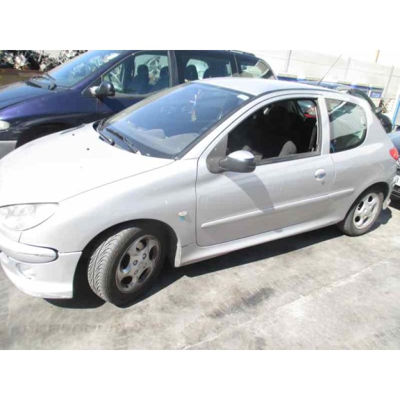 peugeot 206 berlina del año 2002