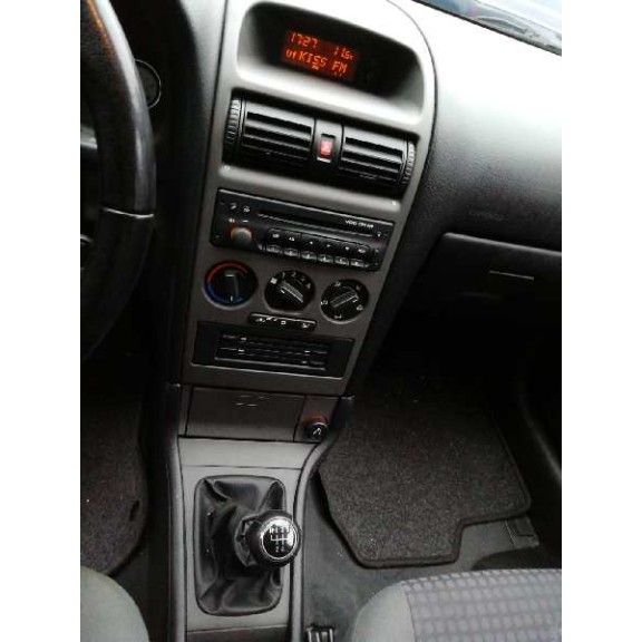 opel astra g berlina del año 2002