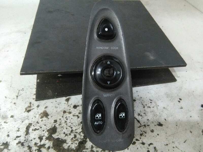 Recambio de mando elevalunas delantero izquierdo para hyundai coupe (rd) 1.6 fx referencia OEM IAM 9357027000A 9357027100B 2 TEC