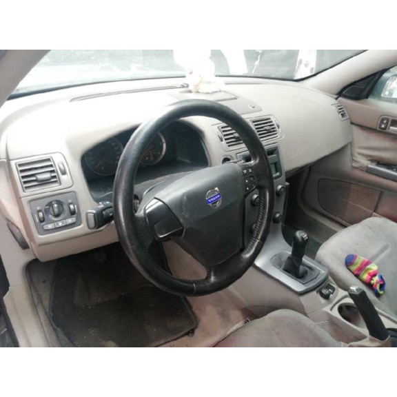 volvo s40 berlina del año 2005