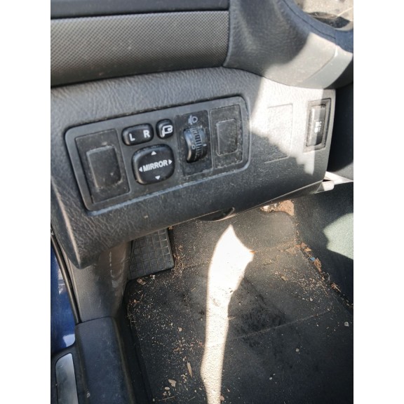 Recambio de retrovisor izquierdo para toyota avensis (_t25_) 1.8 (zzt251_) referencia OEM IAM   