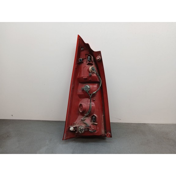 Recambio de piloto trasero derecho para mazda premacy (cp) 2.0 turbodiesel cat referencia OEM IAM 22061961  