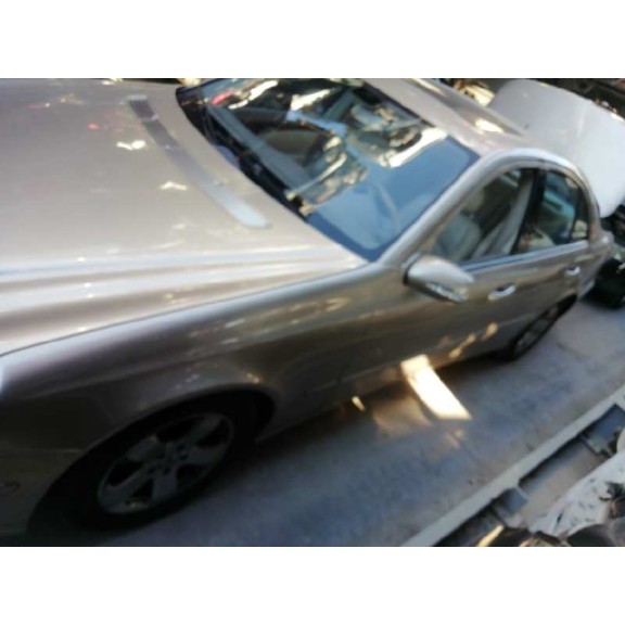 mercedes-benz clase e (w211) berlina del año 2004