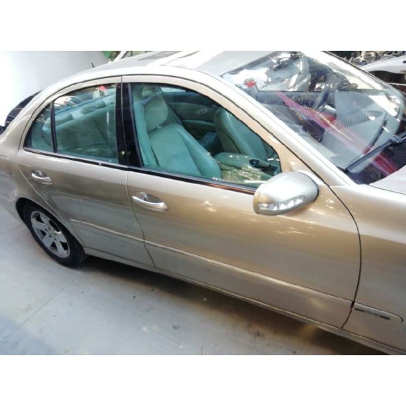 mercedes-benz clase e (w211) berlina del año 2004