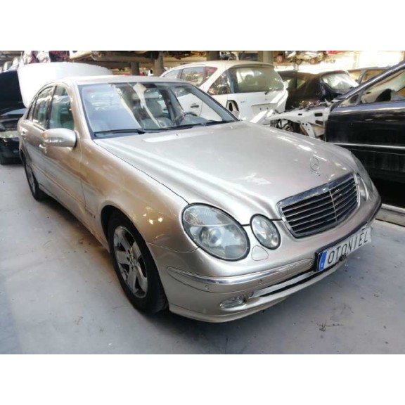 mercedes-benz clase e (w211) berlina del año 2004