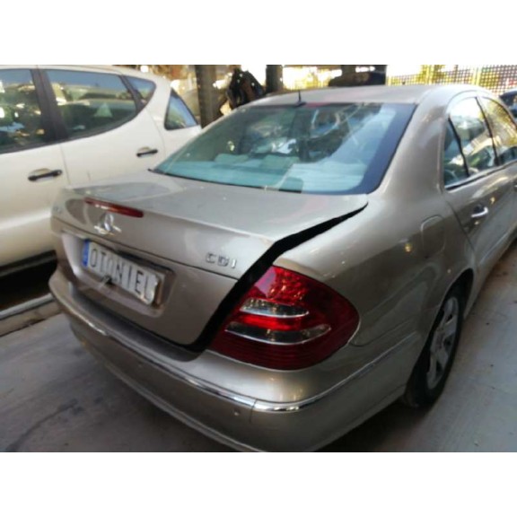 mercedes-benz clase e (w211) berlina del año 2004