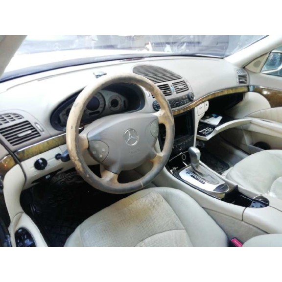 mercedes-benz clase e (w211) berlina del año 2004