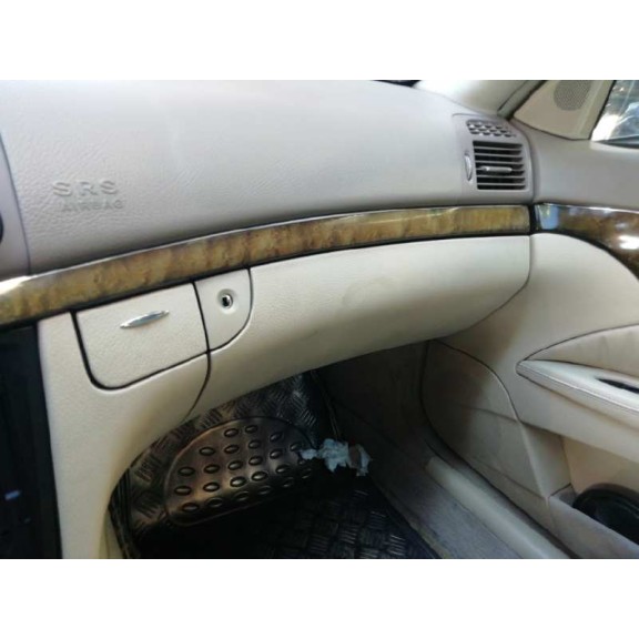 mercedes-benz clase e (w211) berlina del año 2004