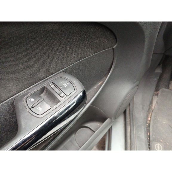 opel corsa d (s07) del año 2011