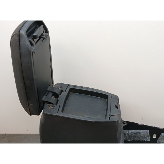 Recambio de apoyabrazos central para toyota auris hybrid active referencia OEM IAM   