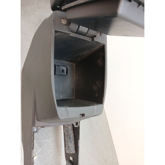 Recambio de apoyabrazos central para toyota auris hybrid active referencia OEM IAM   