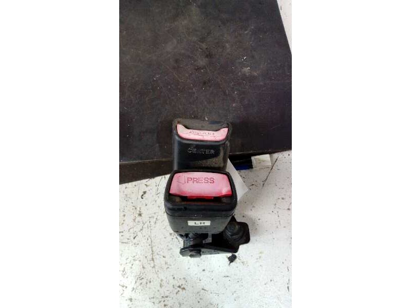 Recambio de enganche cinturon para kia cee´d active referencia OEM IAM  DOBLE TRASERO