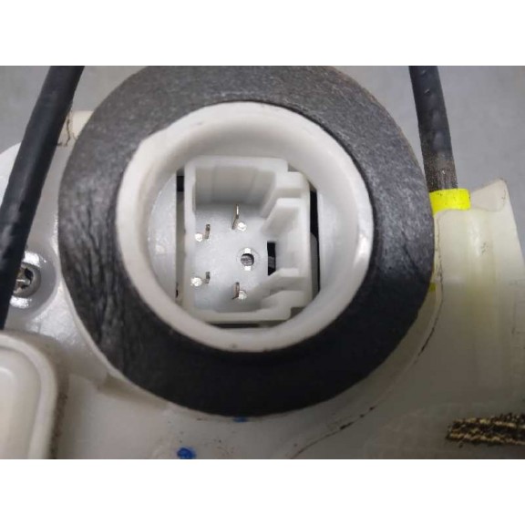 Recambio de cerradura puerta trasera derecha para toyota yaris active referencia OEM IAM   4 PINS