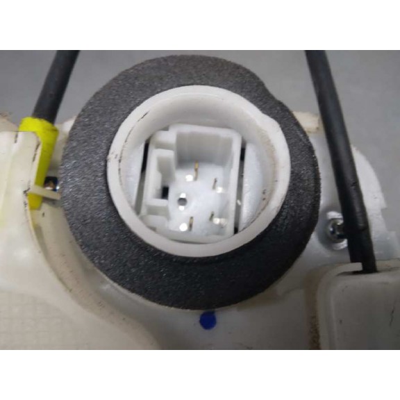 Recambio de cerradura puerta trasera izquierda para toyota yaris active referencia OEM IAM   4 PINS