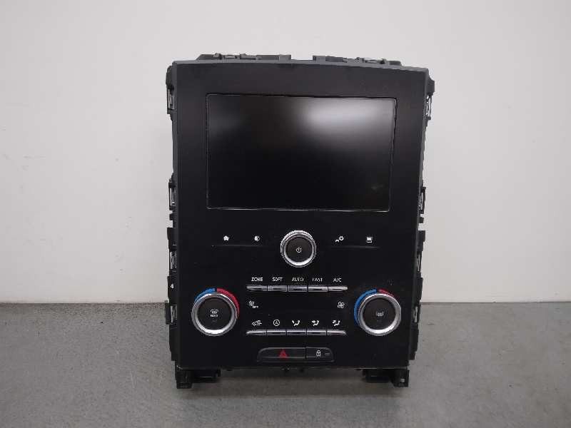 Recambio de pantalla multifuncion para renault megane iv berlina 5p limited referencia OEM IAM 681833236R  