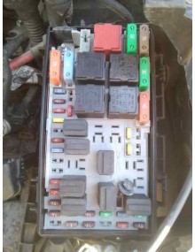Recambio de caja reles / fusibles para opel corsa d enjoy referencia OEM IAM 13217394  