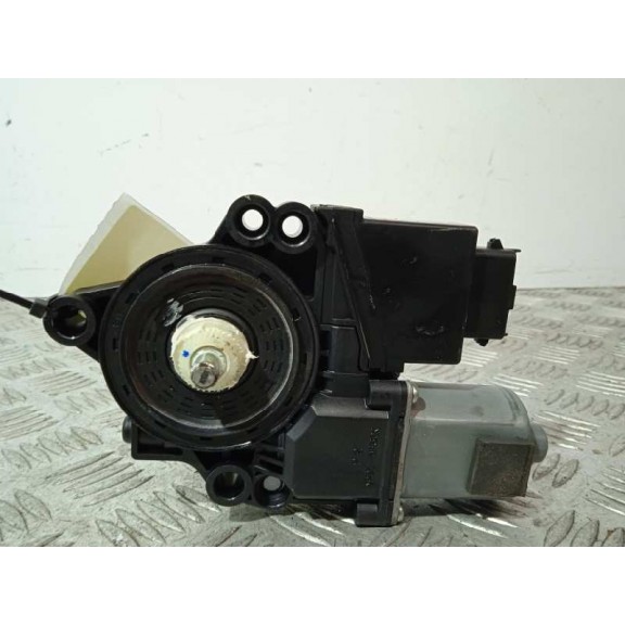 Recambio de motor elevalunas delantero izquierdo para kia cee´d drive referencia OEM IAM 82450A2010  6 PINS