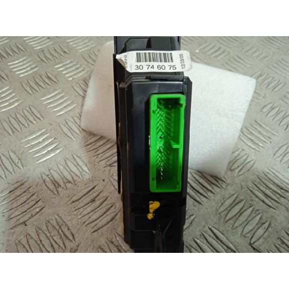 Recambio de mando elevalunas delantero derecho para volvo xc90 2.4 diesel cat referencia OEM IAM 30746075  