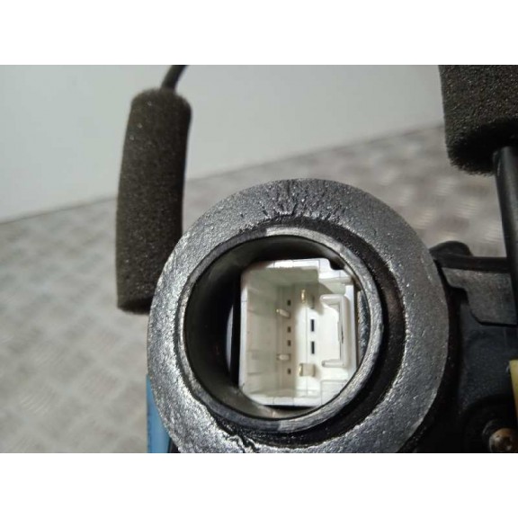 Recambio de cerradura puerta trasera derecha para lexus ct 200h referencia OEM IAM   4 PINS