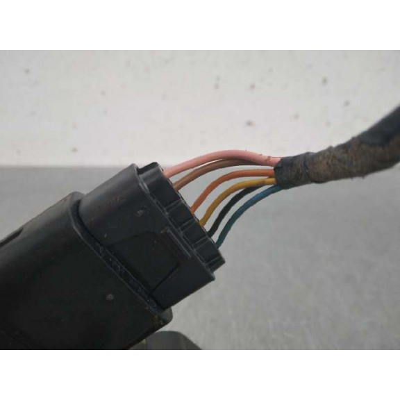 Recambio de cerradura puerta delantera derecha para hyundai i30 (gd) tecno referencia OEM IAM 81320A6110 6 CABLES 