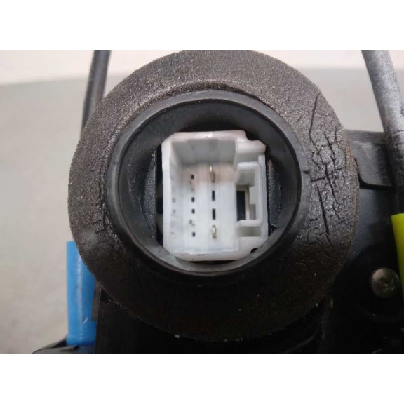 Recambio de cerradura puerta trasera derecha para toyota auris hybrid active referencia OEM IAM  4 PINES 