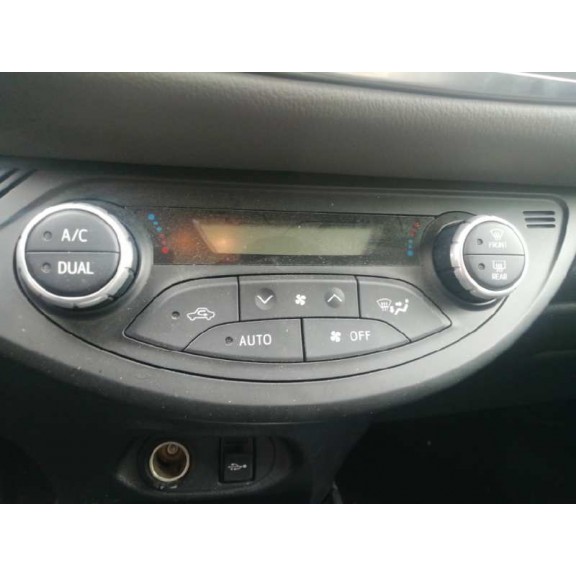 Recambio de mando climatizador para toyota yaris hybrid active referencia OEM IAM   
