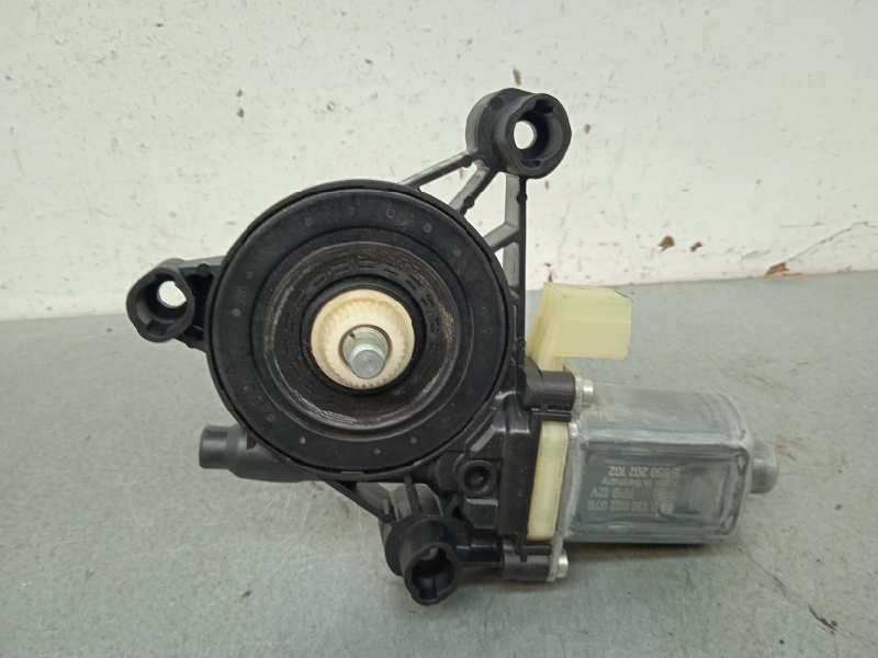 Recambio de motor elevalunas delantero derecho para seat ateca (khp) referencia OEM IAM 5Q0959802C 0130822076 2 PINS