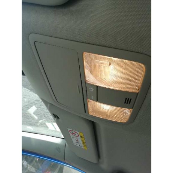 Recambio de luz interior para toyota auris active referencia OEM IAM   