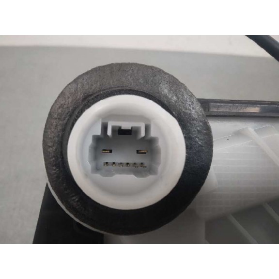 Recambio de cerradura puerta delantera izquierda para toyota yaris hybrid active referencia OEM IAM  8 PINES 