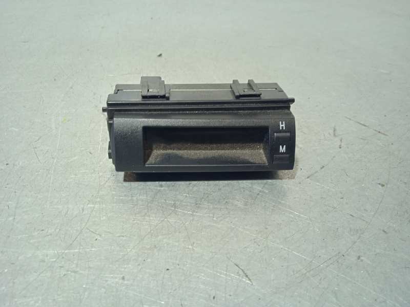 Recambio de display para toyota prius (nhw20) basis referencia OEM IAM 8391047040  8391047040