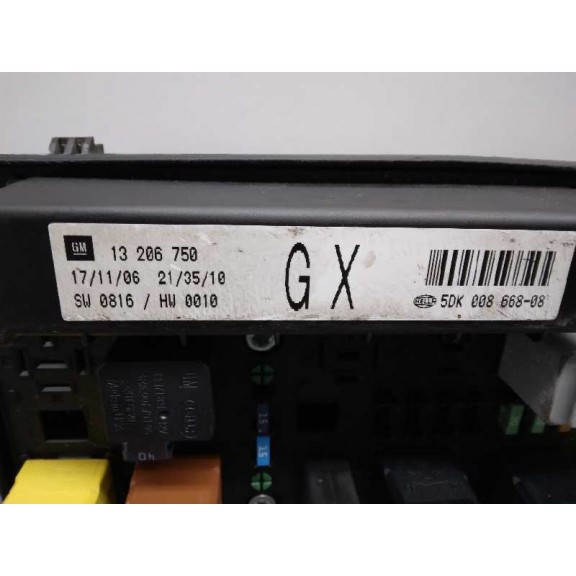 Recambio de caja reles / fusibles para opel astra h berlina 1.6 16v referencia OEM IAM 13206750  