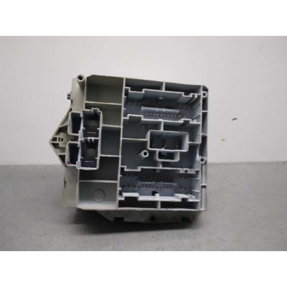 Recambio de caja reles / fusibles para fiat punto berlina (188) 1.2 8v active referencia OEM IAM 46835597  