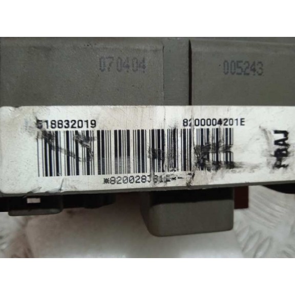 Recambio de caja reles / fusibles para renault laguna ii (bg0) expression referencia OEM IAM 8200004201E  