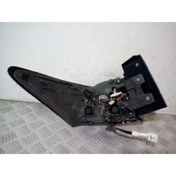 Recambio de piloto trasero derecho para lexus ct 200h referencia OEM IAM  ROTURA PEQUEÑA EN ESQUINA INTERIOR 