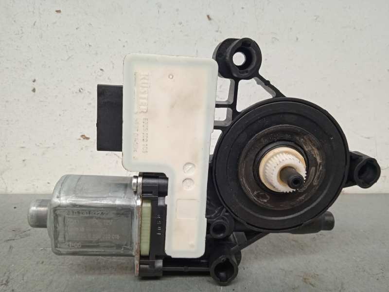 Recambio de motor elevalunas trasero izquierdo para seat ateca (khp) referencia OEM IAM 5Q0959407E 0130822725 5 PINS