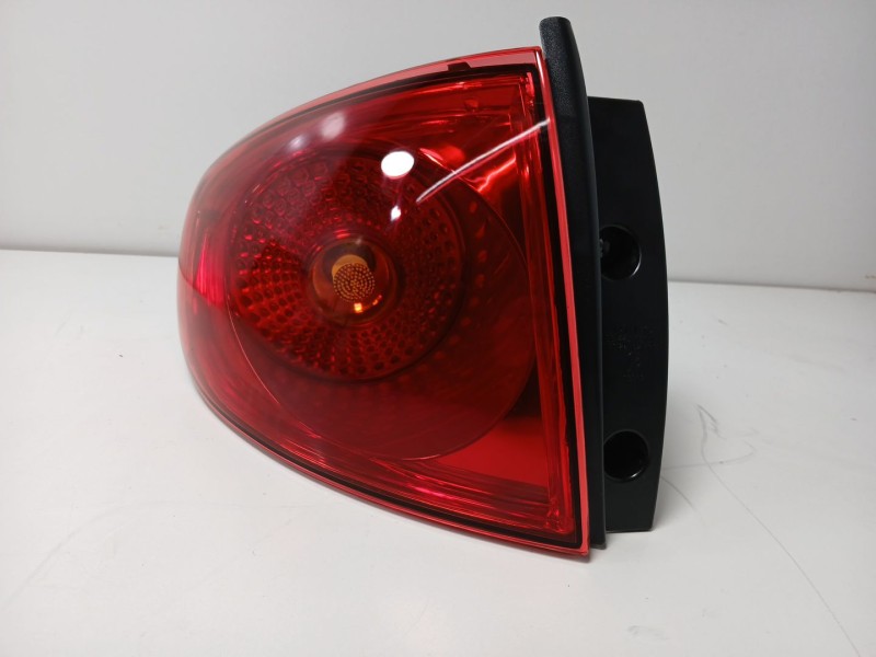 Recambio de piloto trasero izquierdo para seat altea (5p1) 2.0 tdi referencia OEM IAM 16856031 SIN PORTALAMPARAS NUEVO