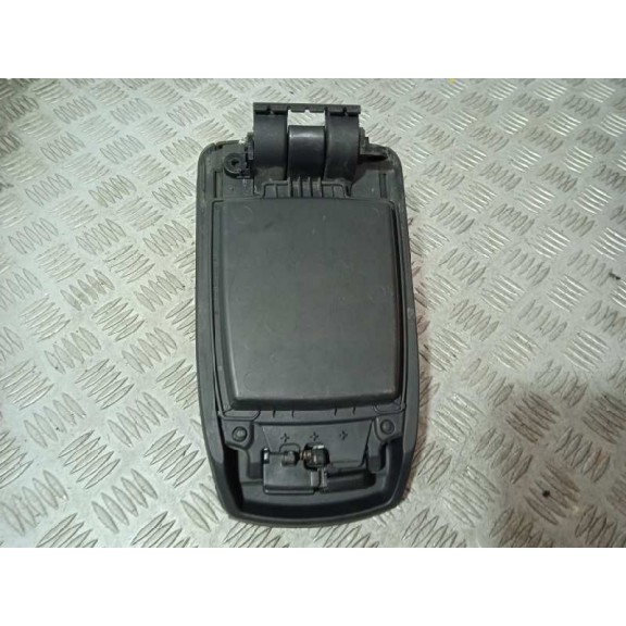 Recambio de apoyabrazos central para toyota auris hybrid active referencia OEM IAM   