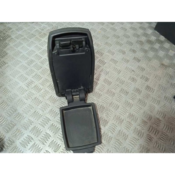 Recambio de apoyabrazos central para toyota auris hybrid active referencia OEM IAM   