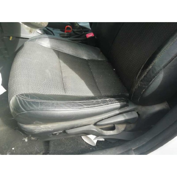 Recambio de asiento delantero izquierdo para toyota auris hybrid active referencia OEM IAM  MIXTO CALEFACTABLE