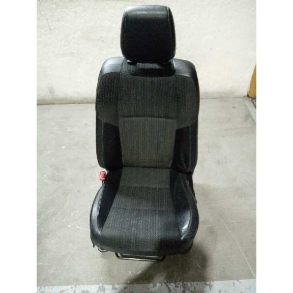 Recambio de asiento delantero izquierdo para toyota auris hybrid active referencia OEM IAM  MIXTO CALEFACTABLE