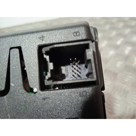 Recambio de display para opel insignia berlina cosmo referencia OEM IAM 13233977F  