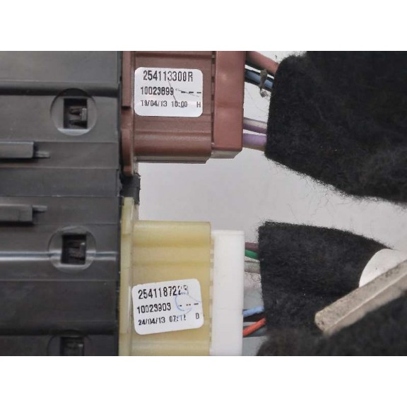 Recambio de mando elevalunas delantero izquierdo para renault captur zen referencia OEM IAM 254113300R 254118722R 254298400R