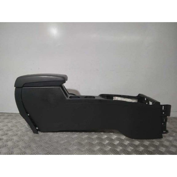 Recambio de apoyabrazos central para ssangyong tivoli referencia OEM IAM 7790035390 7791135000 