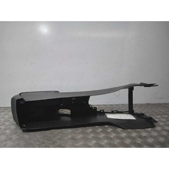 Recambio de apoyabrazos central para ssangyong tivoli referencia OEM IAM 7790035390 7791135000 