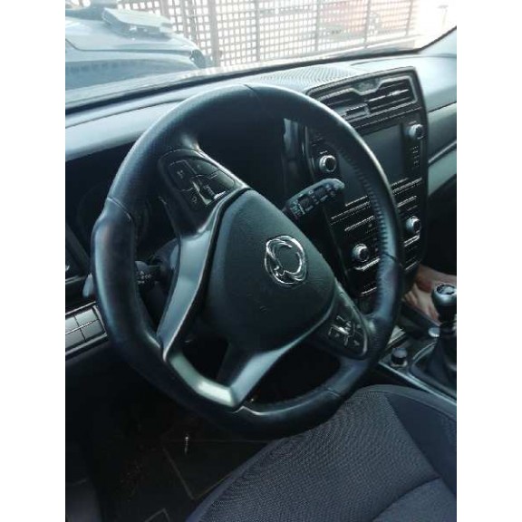 Recambio de volante para ssangyong tivoli referencia OEM IAM 4617035150 SIN AIRBAG 
