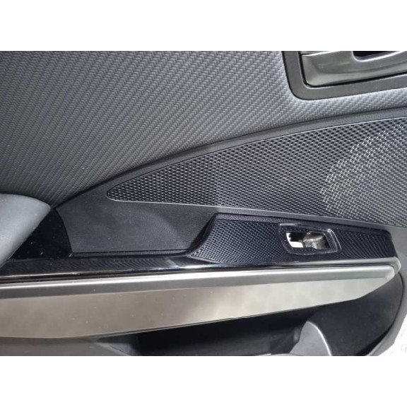 Recambio de guarnecido puerta trasera izquierda para ssangyong tivoli referencia OEM IAM 7321035040  