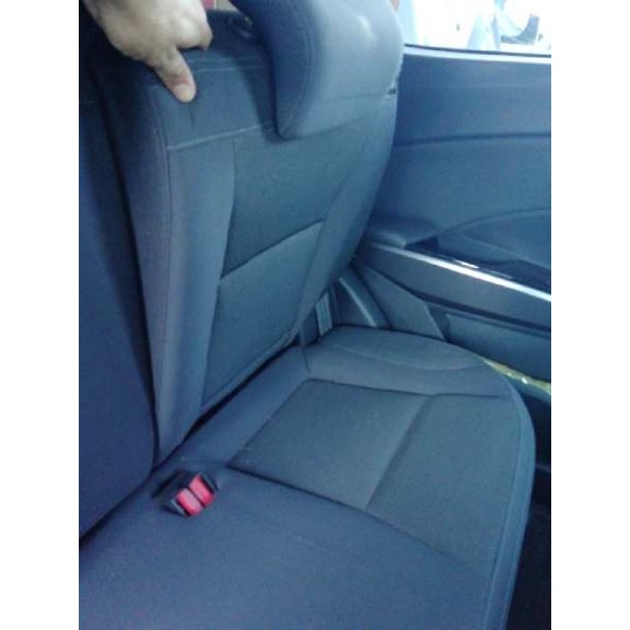 Recambio de asientos traseros para ssangyong tivoli referencia OEM IAM   